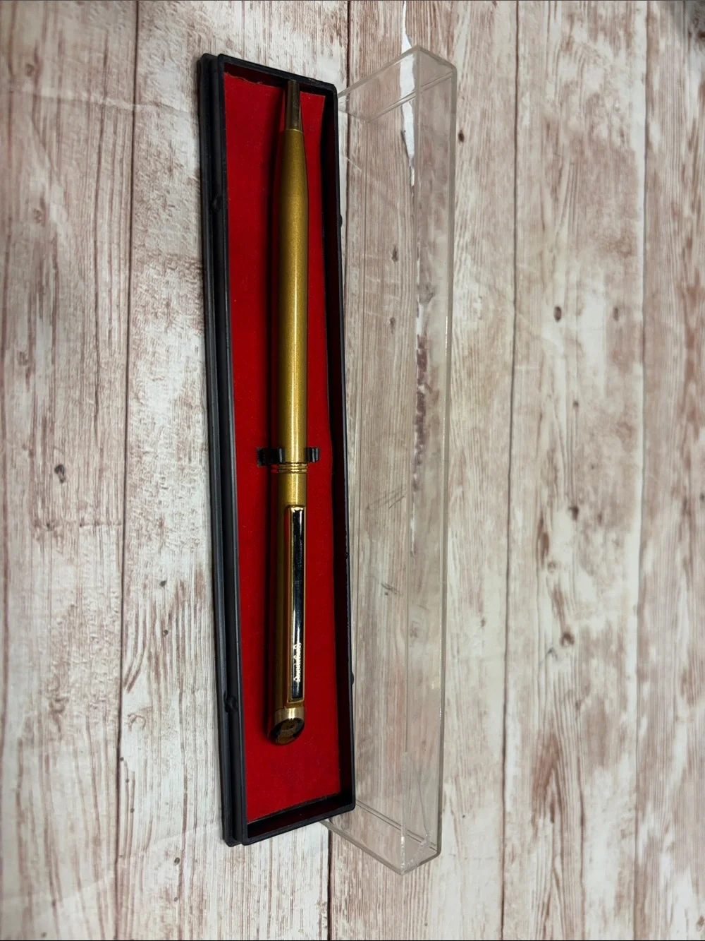 vintage Singapore Commemorative ballpoint pen with detailed Merlion accent
